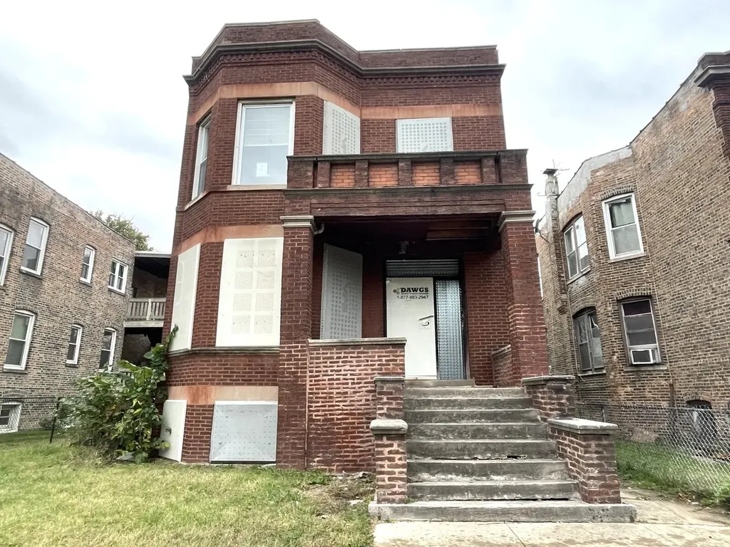 7352 South Lowe Avenue Chicago IL 60621