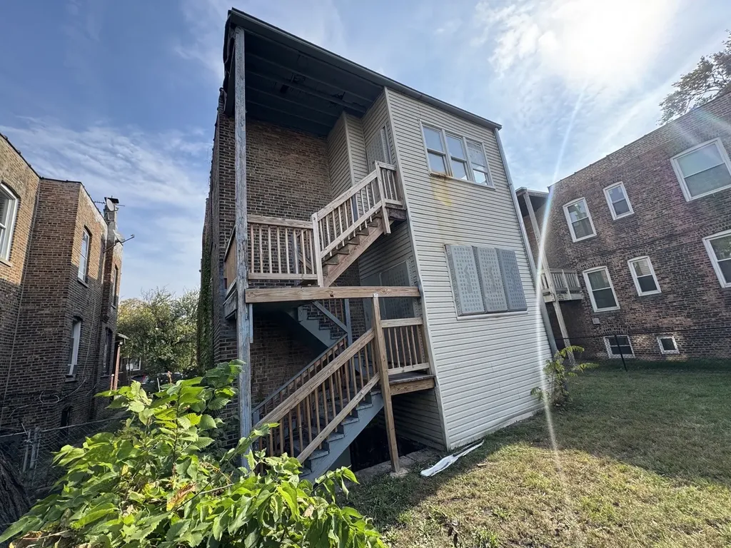 7352 South Lowe Avenue Chicago IL 60621