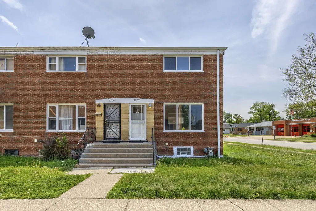 1207 South 17th Avenue Maywood IL 60153