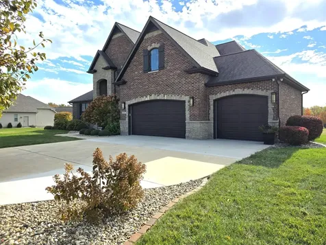 9667 Crossbow Drive N Bloomington IL 61705