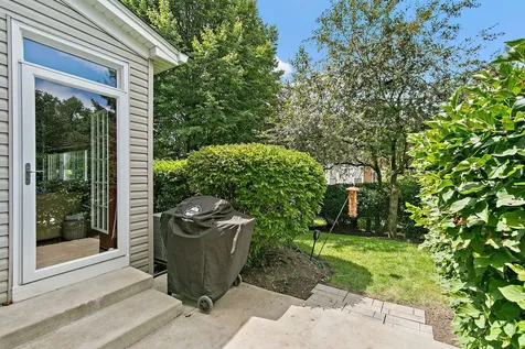 244 Lineas Lane Geneva IL 60134