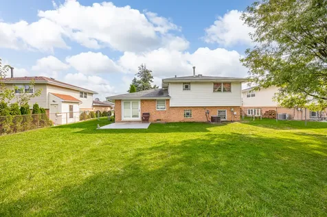 10624 South Michael Drive Palos Hills IL 60465