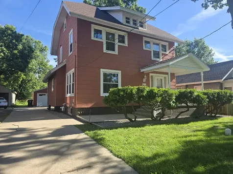 807 Apple Street Normal IL 61761