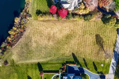 470 South Stablewood Lane Lake Forest IL 60045
