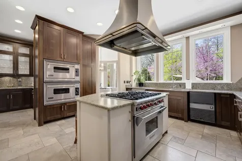 1890 Robinwood Lane Riverwoods IL 60015