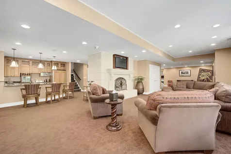 1890 Robinwood Lane Riverwoods IL 60015