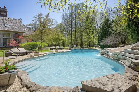 1890 Robinwood Lane Riverwoods IL 60015