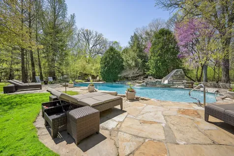 1890 Robinwood Lane Riverwoods IL 60015