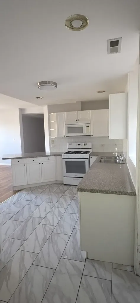 5742 South King Drive Chicago IL 60637