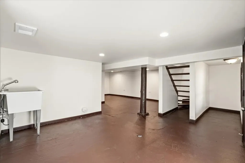 8403 South Sangamon Street Chicago IL 60620