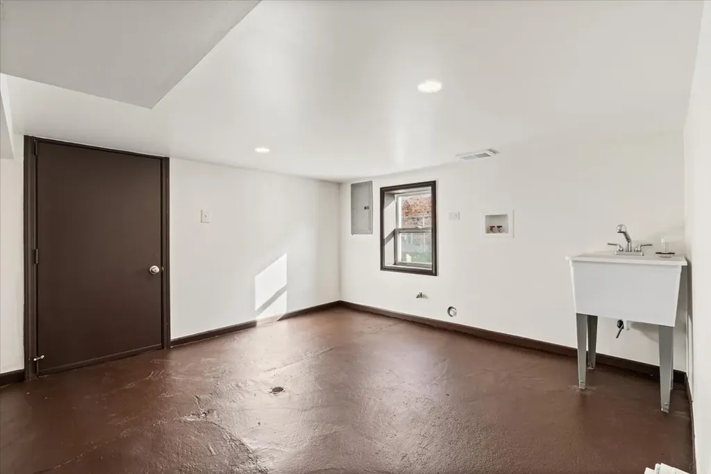 8403 South Sangamon Street Chicago IL 60620