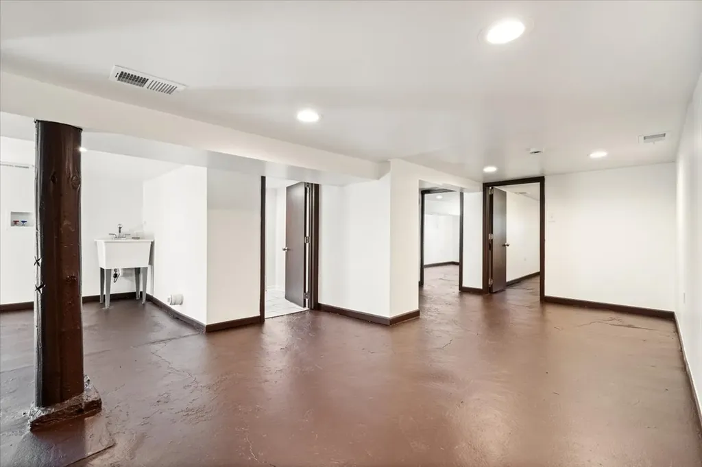 8403 South Sangamon Street Chicago IL 60620