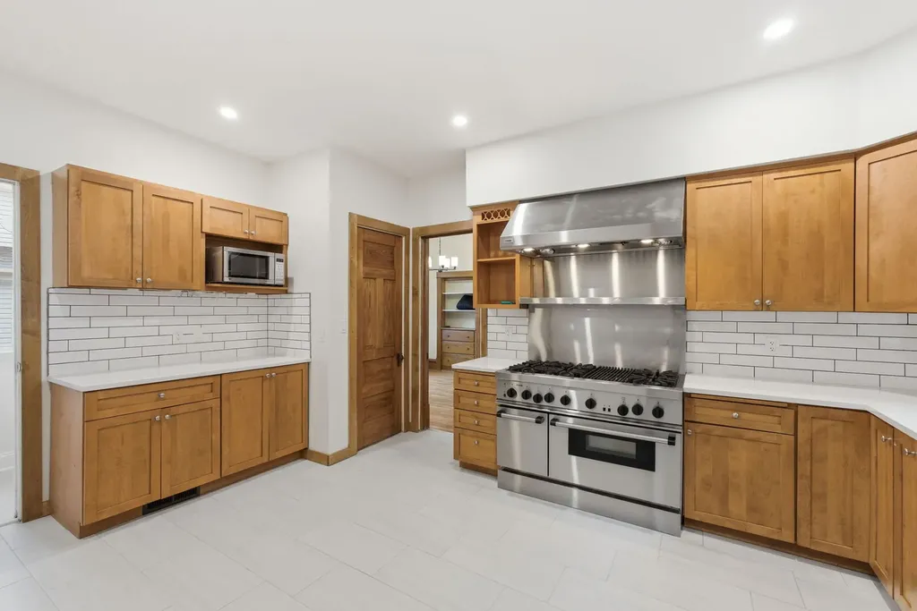 9748 South Vanderpoel Avenue Chicago IL 60643
