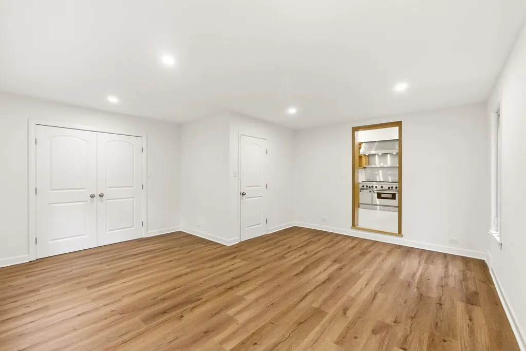 9748 South Vanderpoel Avenue Chicago IL 60643