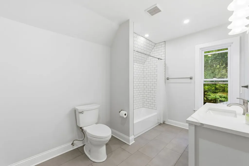 9748 South Vanderpoel Avenue Chicago IL 60643