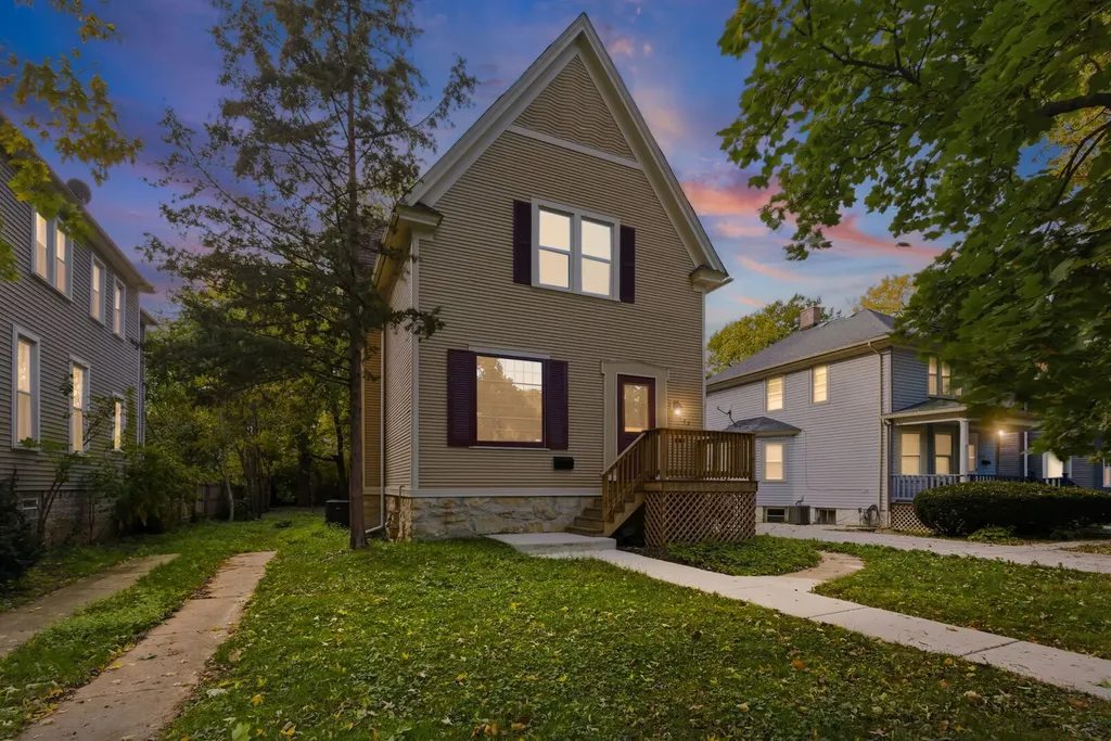 9748 South Vanderpoel Avenue Chicago IL 60643