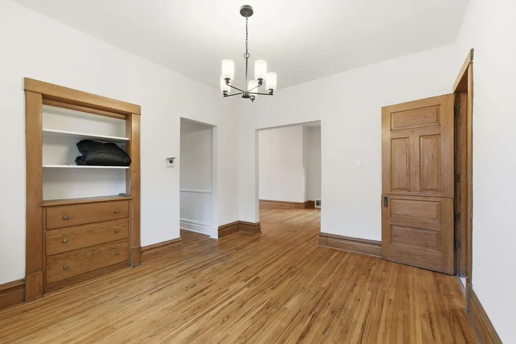 9748 South Vanderpoel Avenue Chicago IL 60643