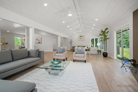 18 Alexandra Drive Mettawa IL 60048