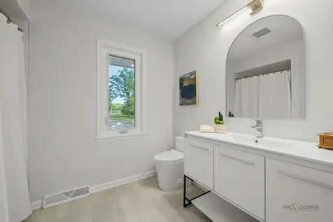 18 Alexandra Drive Mettawa IL 60048