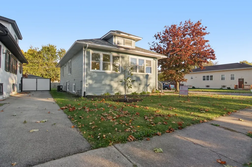 1939 South 6th Avenue Maywood IL 60153