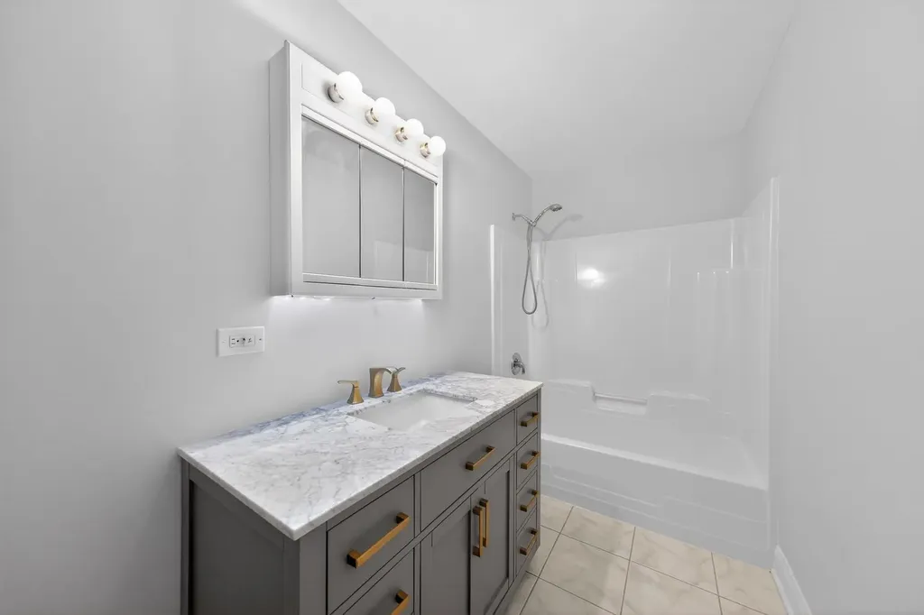 4953 South Michigan Avenue Chicago IL 60615