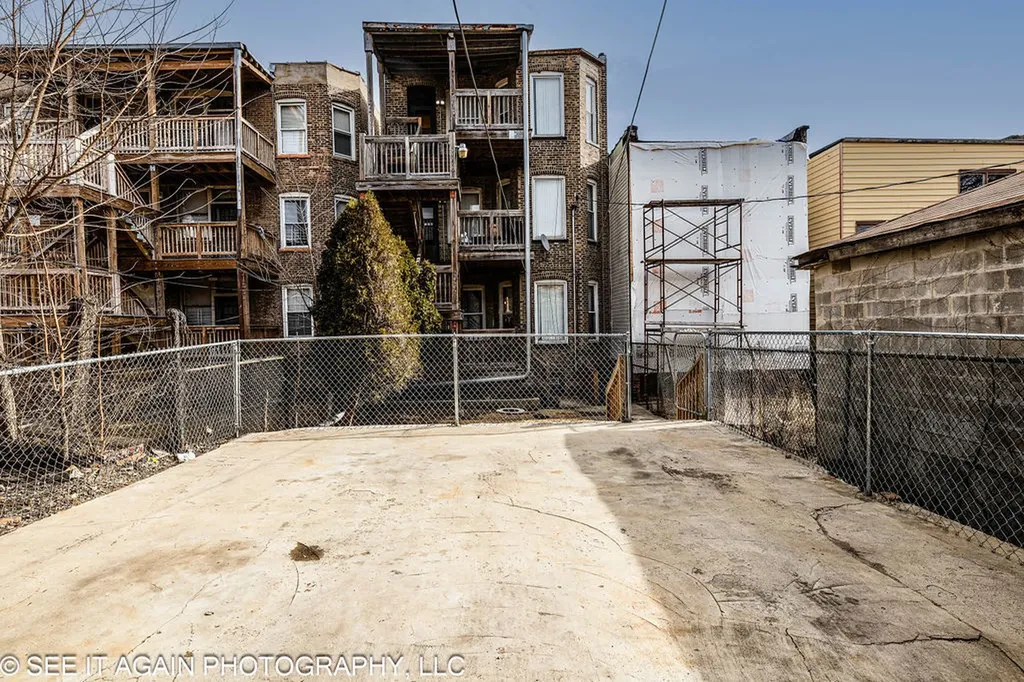 5942 South Calumet Avenue Chicago IL 60637