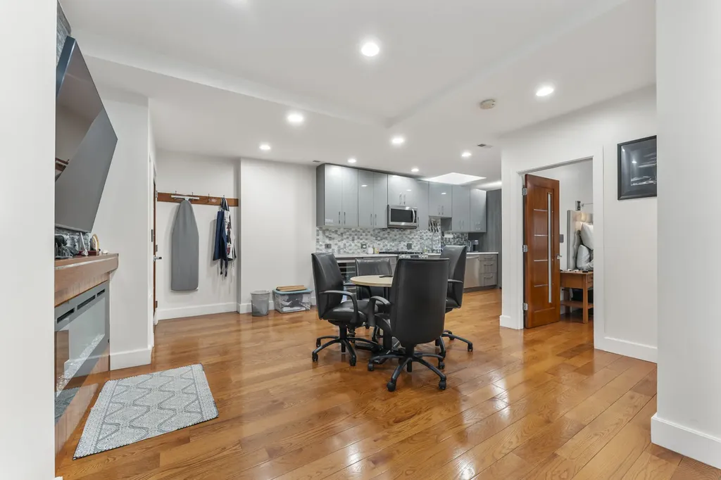 4122 West Grand Avenue Chicago IL 60651