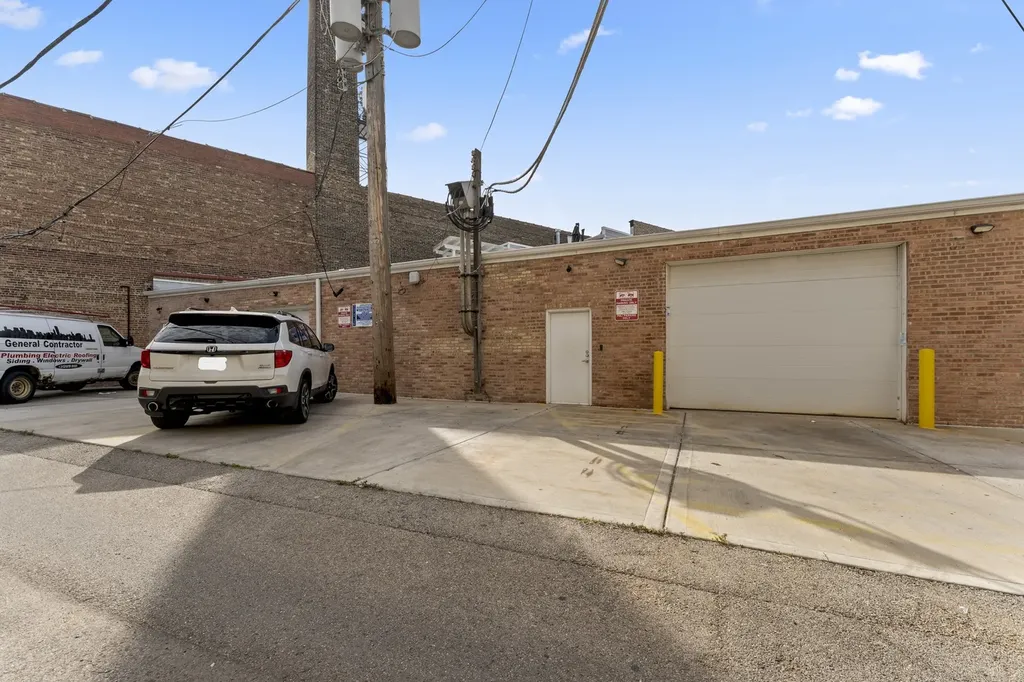 4122 West Grand Avenue Chicago IL 60651
