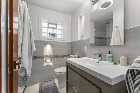 4122 West Grand Avenue Chicago IL 60651