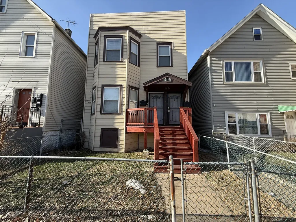 9738 South Avenue L Chicago IL 60617