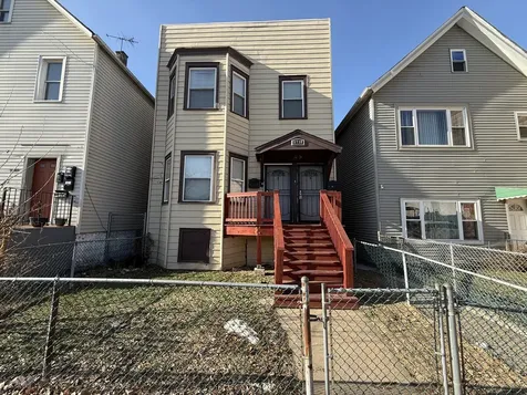 9738 South Avenue L Chicago IL 60617