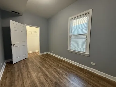 9738 South Avenue L Chicago IL 60617