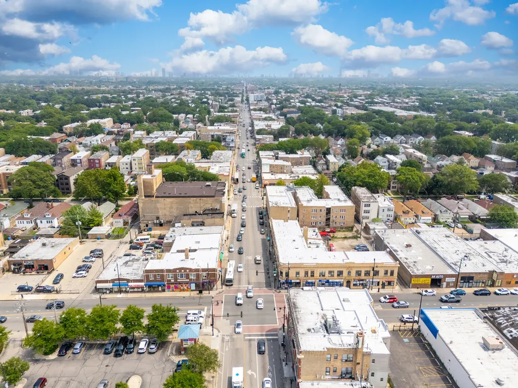 3905 West Lawrence Avenue Chicago IL 60625