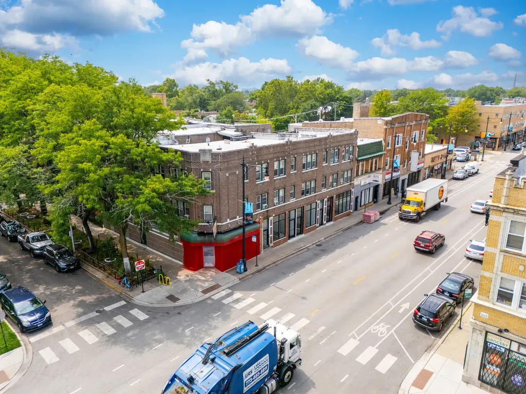 3905 West Lawrence Avenue Chicago IL 60625