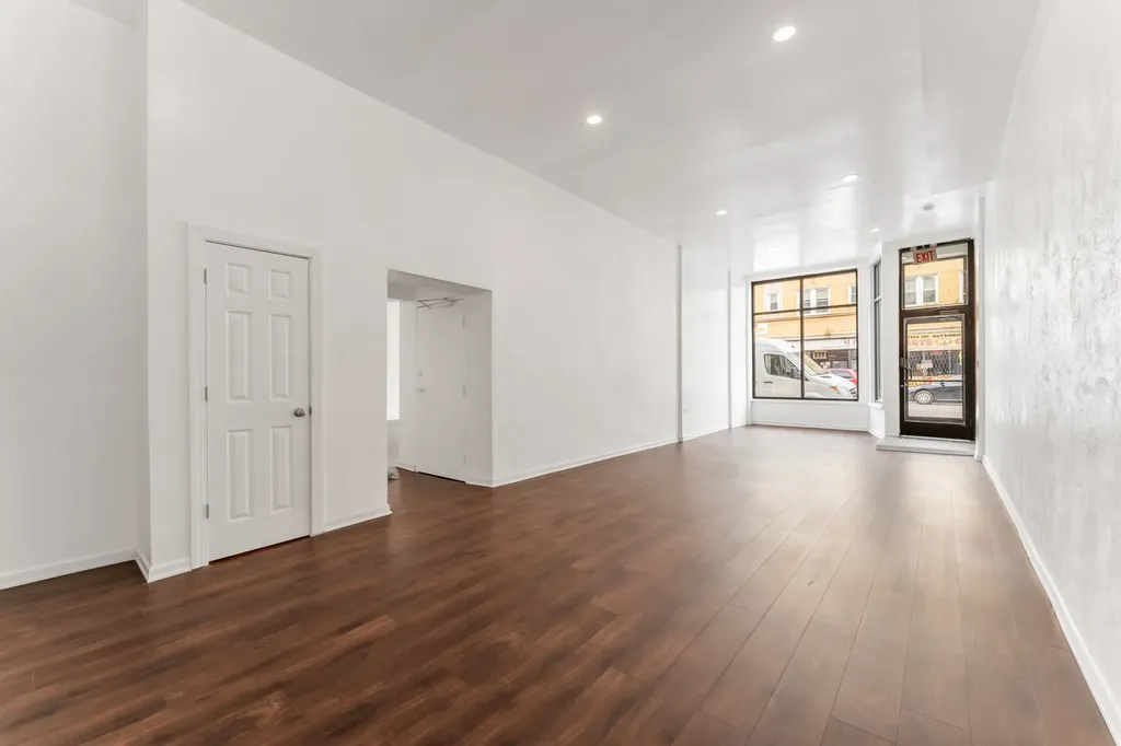3905 West Lawrence Avenue Chicago IL 60625