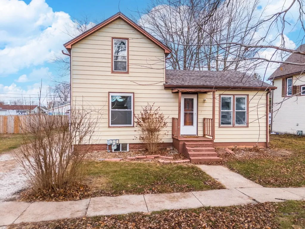 121 East James Street Forrest IL 61741