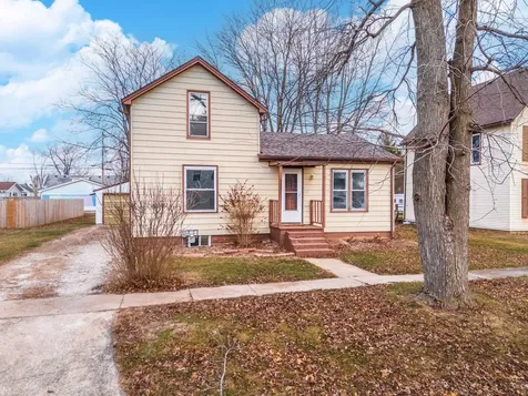 121 East James Street Forrest IL 61741