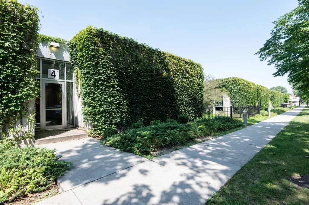 8725 South May Street Chicago IL 60620