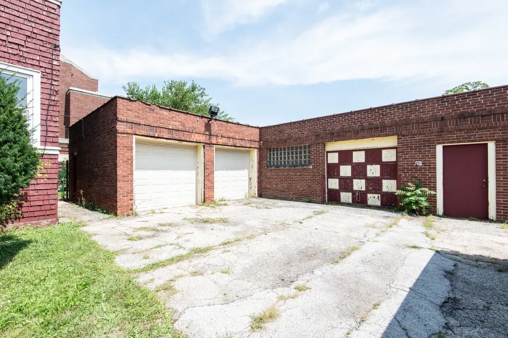 8725 South May Street Chicago IL 60620