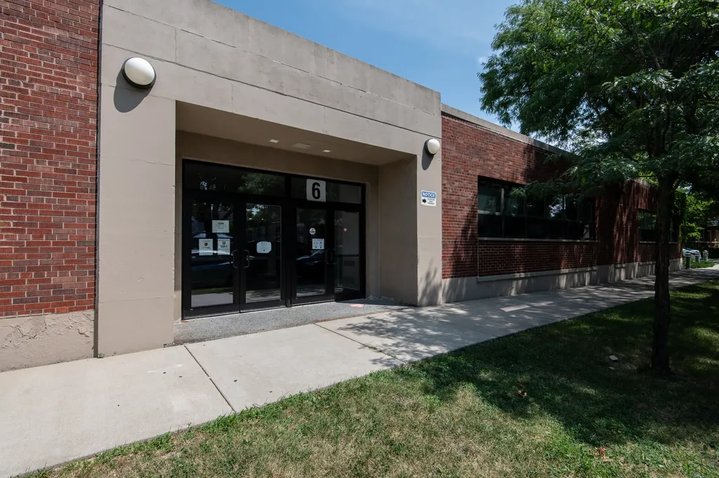 8725 South May Street Chicago IL 60620