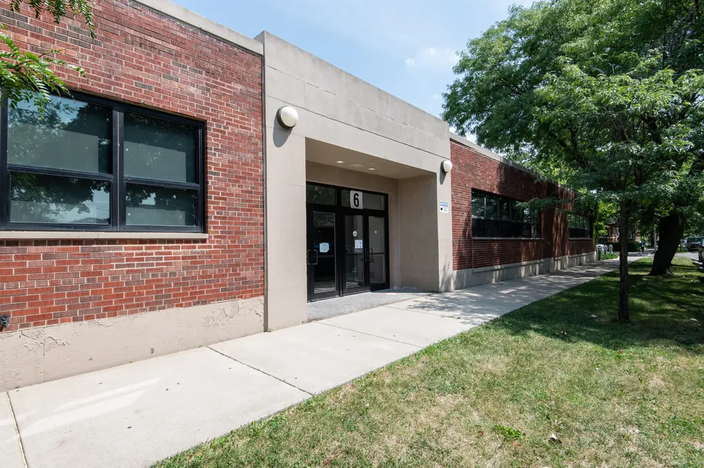 8725 South May Street Chicago IL 60620