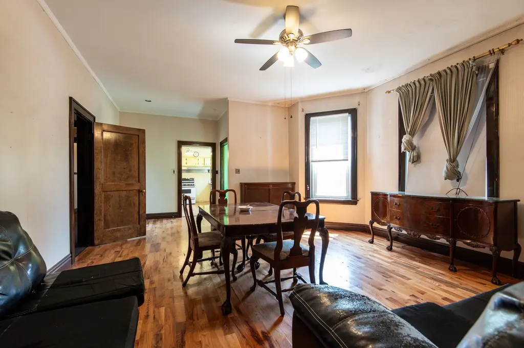 8725 South May Street Chicago IL 60620
