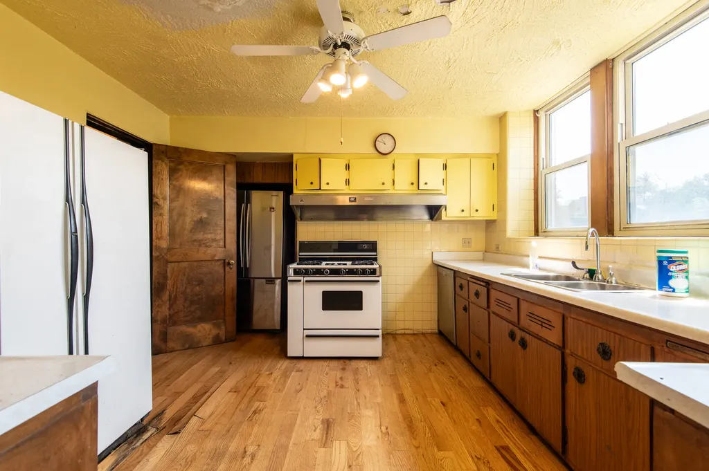 8725 South May Street Chicago IL 60620