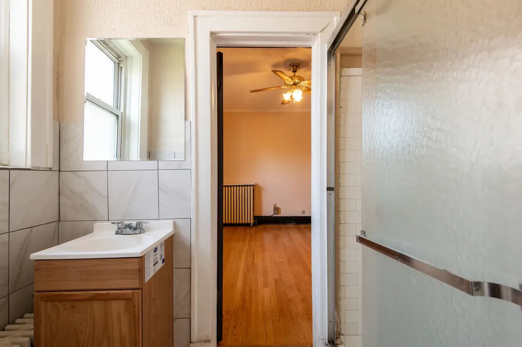 8725 South May Street Chicago IL 60620
