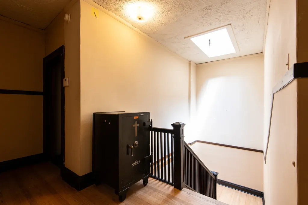 8725 South May Street Chicago IL 60620