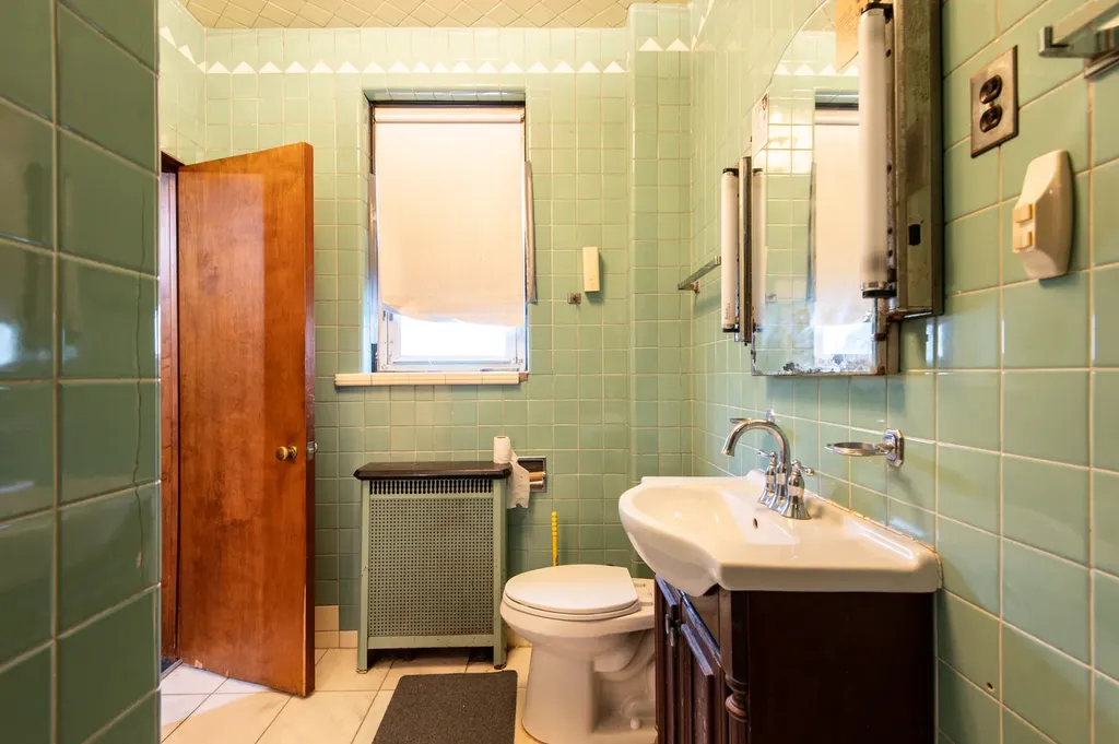 8725 South May Street Chicago IL 60620