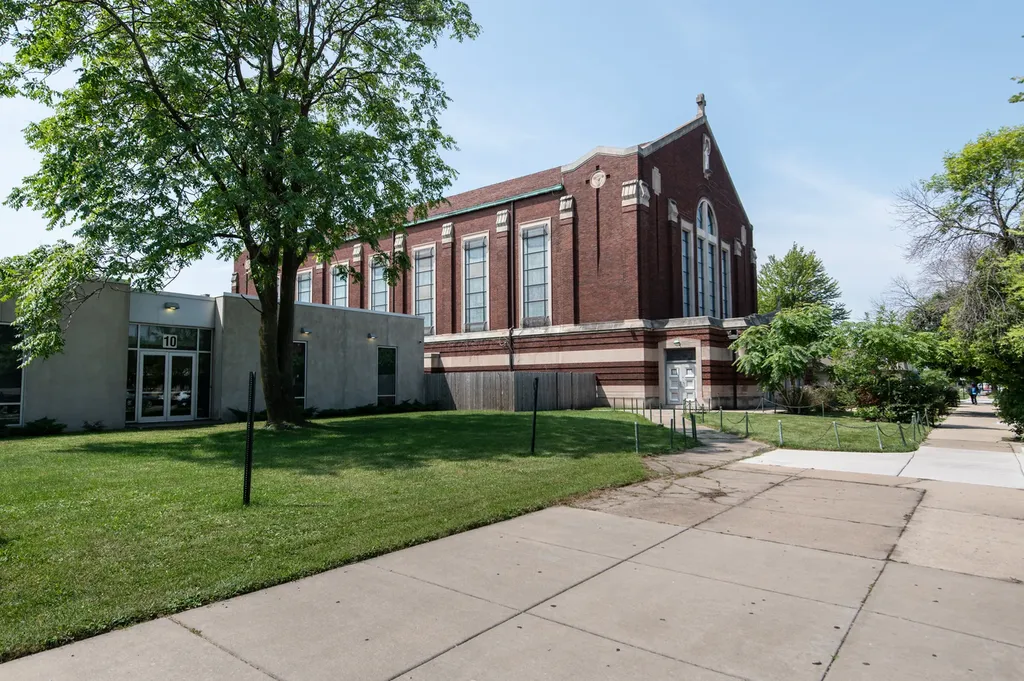8725 South May Street Chicago IL 60620