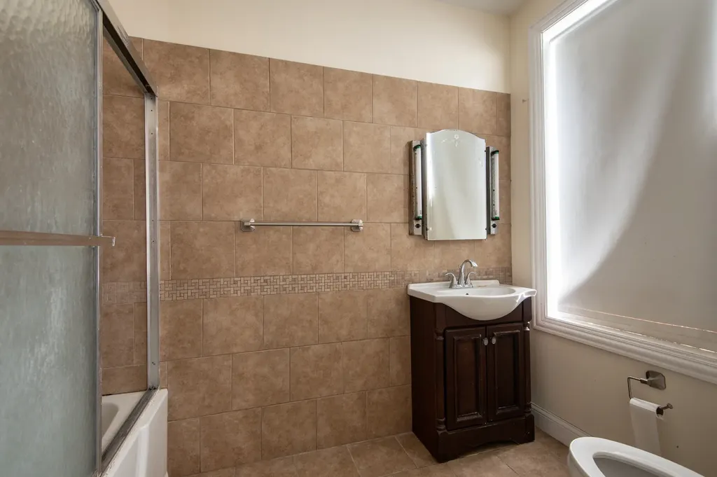8725 South May Street Chicago IL 60620