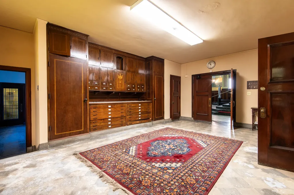 8725 South May Street Chicago IL 60620
