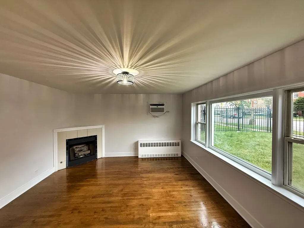 7718 South Jeffery Boulevard Chicago IL 60649
